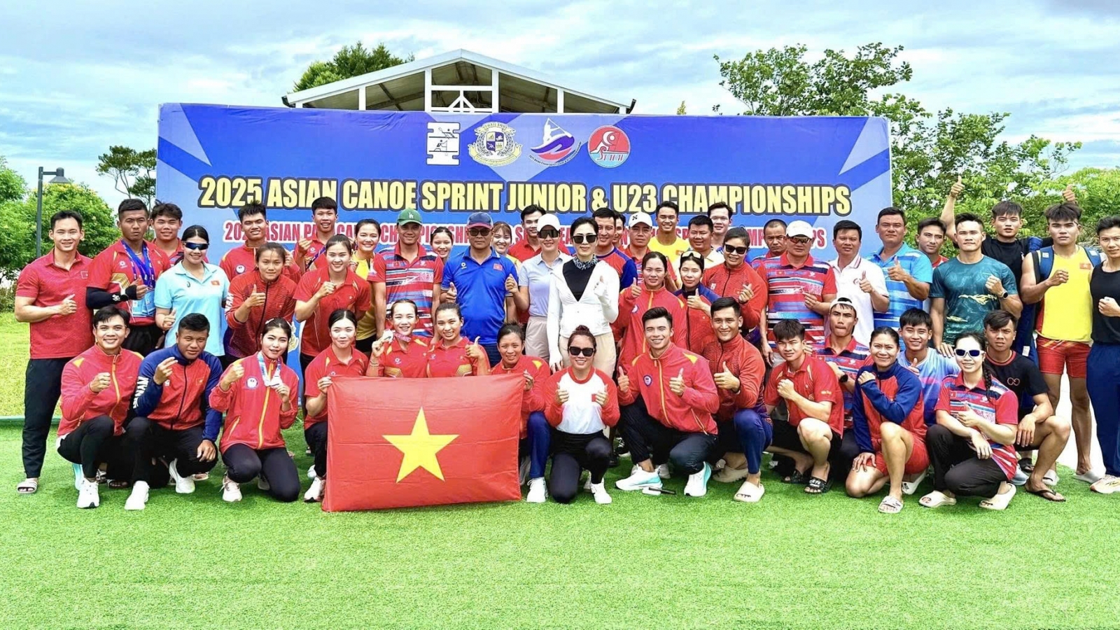 Vietnamese canoeists take 10 golds at Asia, Southeast Asia Championships
