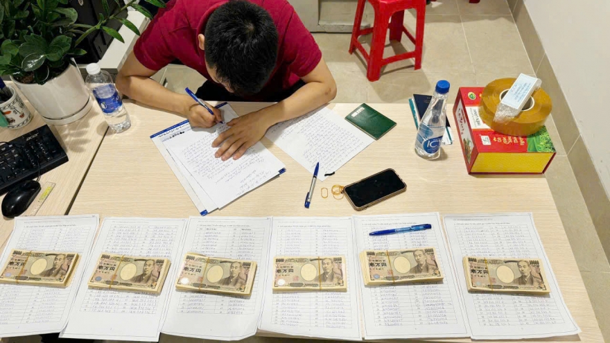 Hải quan lật tẩy thủ đoạn vận chuyển trái phép ngoại tệ qua đường hàng không