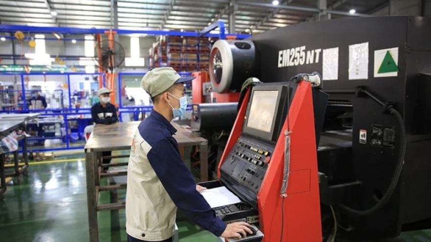 Vietnam accompanies supporting industries in digital transformation