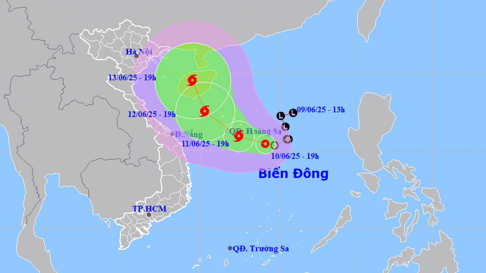 Áp thấp nhiều khả năng mạnh lên thành bão, cách quần đảo Hoàng Sa khoảng 300km