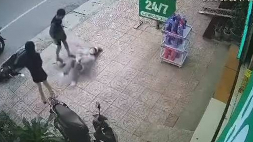 Công an xác minh clip kẻ côn đồ đánh đập hung bạo 2 cô gái ở Bắc Giang