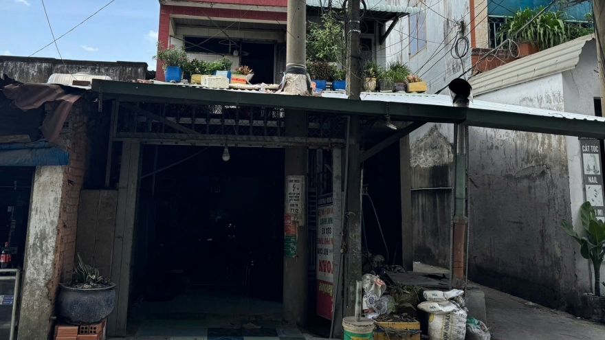 Thợ sửa nhà kể phút 'lạnh gáy' khi ngó vào bồn nước thấy có bộ xương người