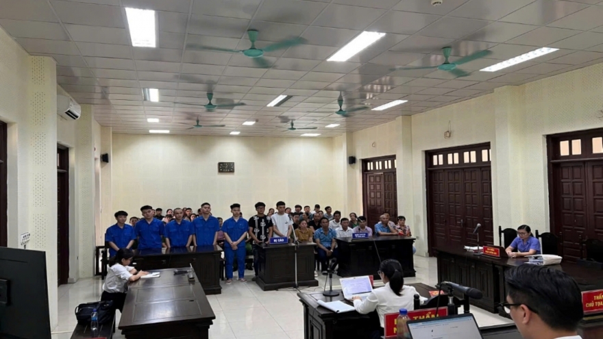 Quảng Ninh: Xét xử nhóm thanh thiếu niên hành hung người đi đường, cướp tài sản