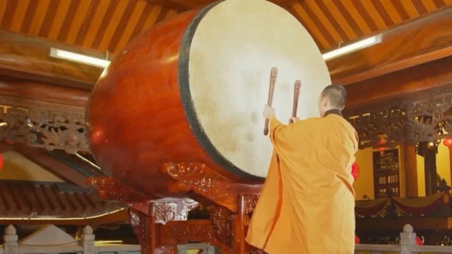 Sáng 1/7, hơn 18.000 ngôi chùa đồng loạt cử chuông trống bát nhã cầu quốc thái dân an