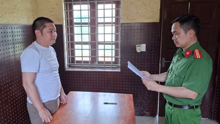 Bắt tạm giam bị can trong vụ án tàng trữ, sử dụng trái phép súng quân dụng