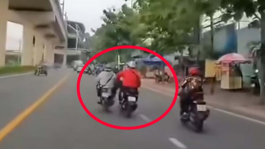 Xác minh clip nam thanh niên đi xe máy bị người khác đuổi theo đạp ngã nhào