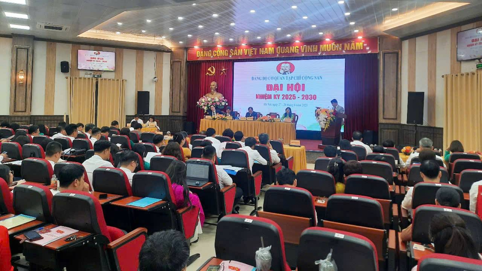 Ông Lê Hoài Trung dự Đại hội Đảng bộ Cơ quan Tạp chí Cộng sản