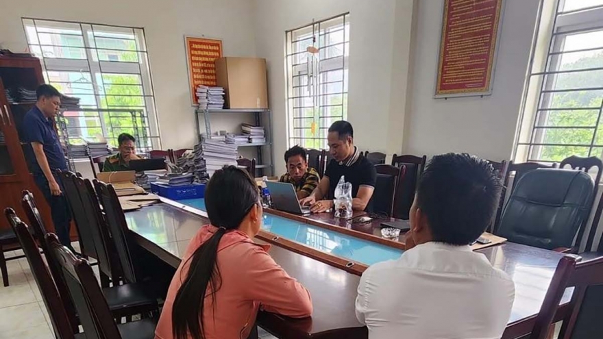 Tạm giữ 3 đối tượng liên quan đến vụ 2 người Mông bị taxi "chặt chém"