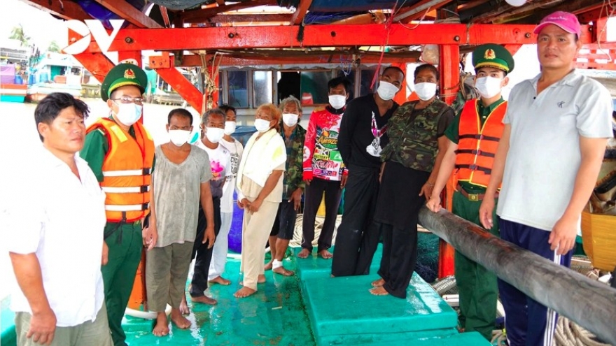 Fisherman rescues eight foreigners adrift at sea off Southern Vietnam
