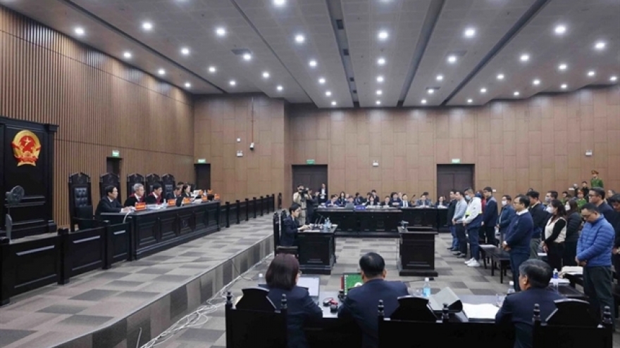 Hanoi court cuts sentences in ‘rescue flight’ bribery case