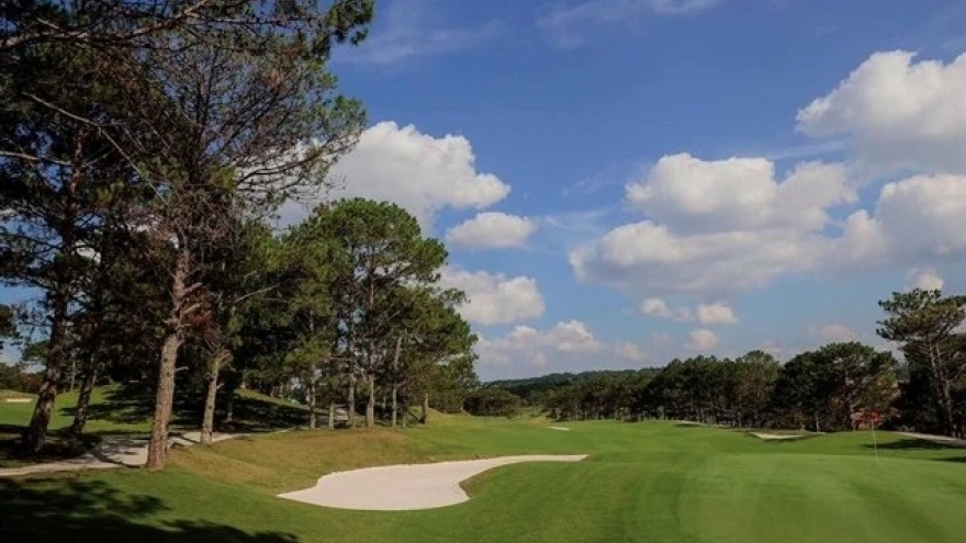 Golfers tee up for national championship titles