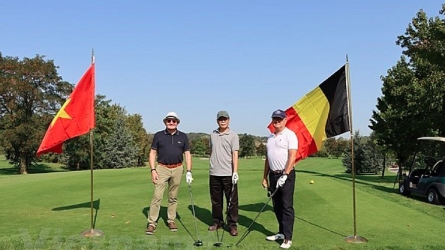 Belgium golf tournament raises funds for AO victims