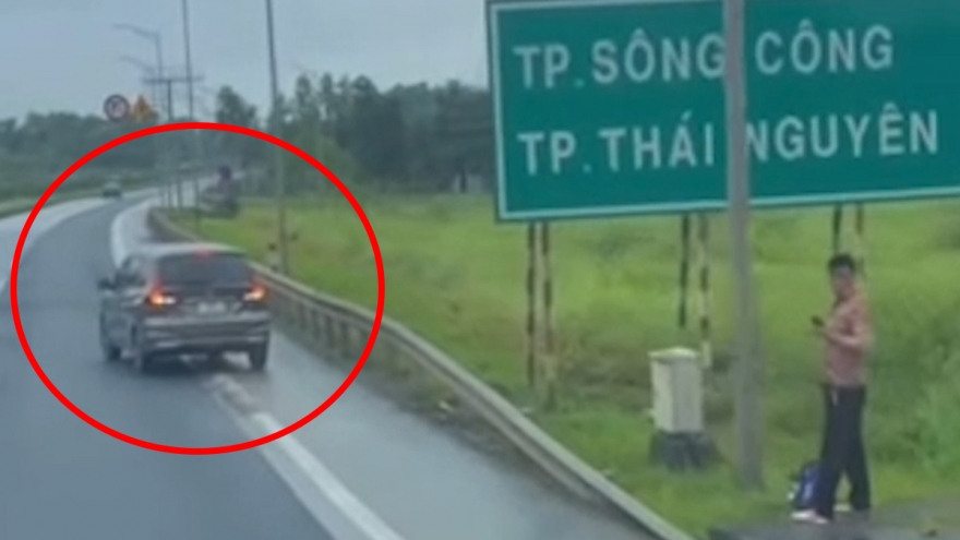 Lùi xe trên cao tốc Hà Nội - Thái Nguyên, nữ tài xế bị phạt 35 triệu