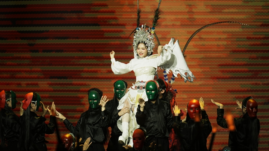 Phương Mỹ Chi làm khán giả "nổi da gà" với tiết mục kết hợp hát bội - rap