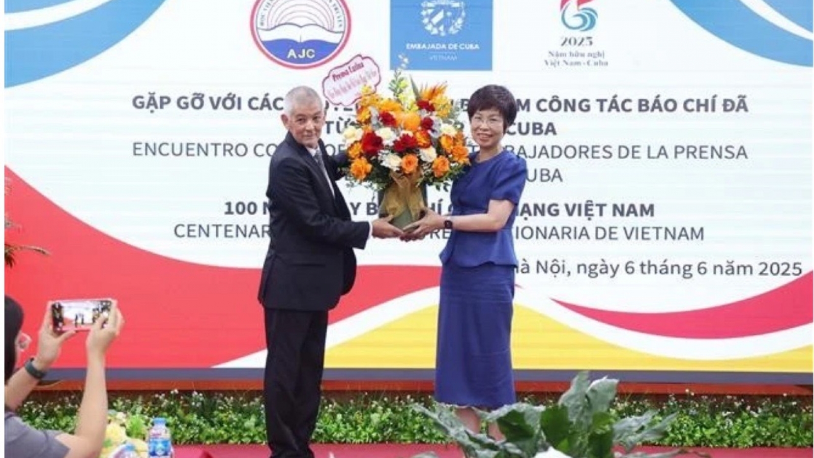 Get-together celebrates press collaboration between Vietnam, Cuba