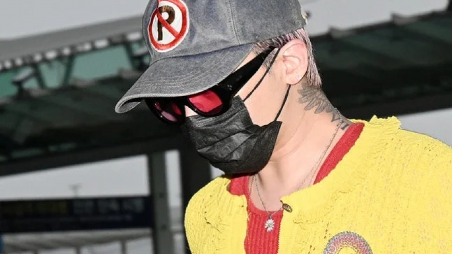 G‑Dragon đến Việt Nam: Thời trang sân bay khiến fan "xuýt xoa" vì tinh tế