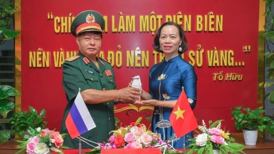 Dien Bien receives symbolic soil from Russia’s Piskaryovskoye memorial cemetery