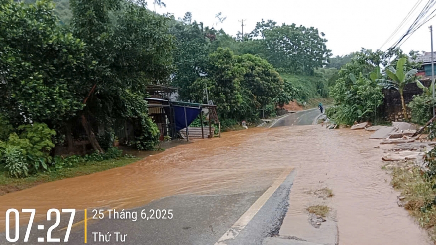 Mưa lớn gây ngập úng ở Yên Bái, Hậu Giang