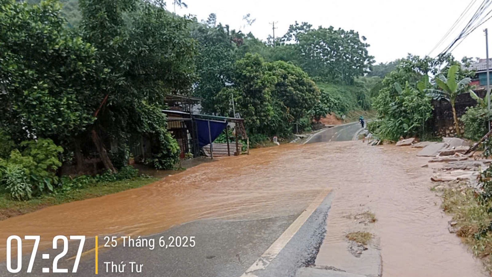 Mưa lớn gây ngập úng ở Yên Bái, Hậu Giang