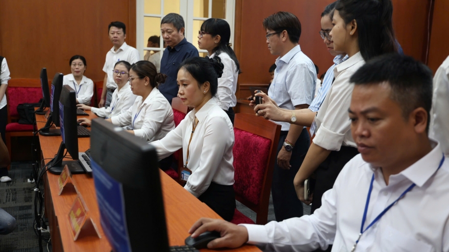 Ngày đầu vận hành thử nghiệm chính quyền 2 cấp ở TP.HCM