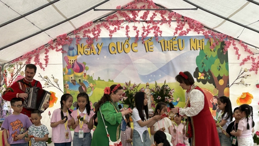 Tết thiếu nhi ấm tình quê hương cho trẻ em Việt Nam tại Nga