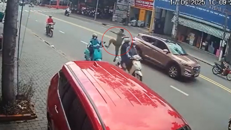 Củng cố hồ sơ xử phạt người đàn ông đạp nữ tài xế xe công nghệ ở Bình Dương