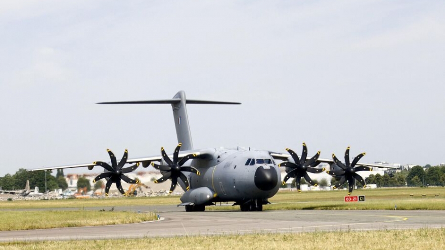 Pháp điều vận tải cơ A400M sơ tán công dân khỏi Israel, kêu gọi các bên kiềm chế