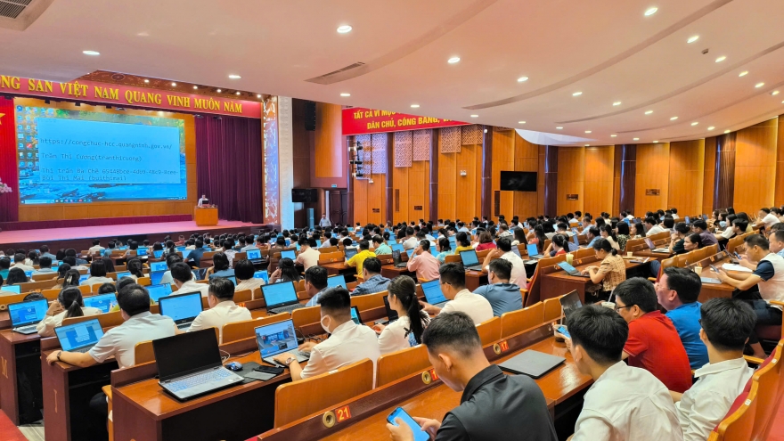 Nâng cao năng lực giải quyết thủ tục hành chính khi thực hiện chính quyền 2 cấp