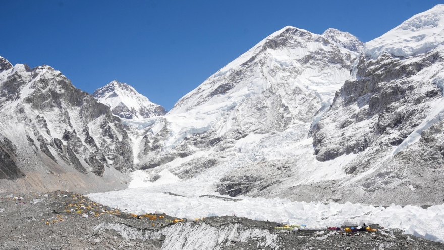 Chinh phục đỉnh Everest - hành trình xa xỉ và đầy thử thách