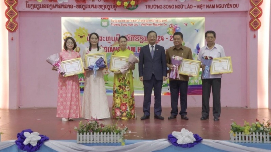 Nguyen Du bilingual school – a bridge of Vietnam – Laos friendship: Ambassador