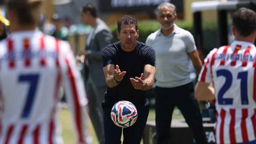 Atletico Madrid thắng 2 trận vẫn bị loại, HLV Simeone đổ lỗi cho trọng tài