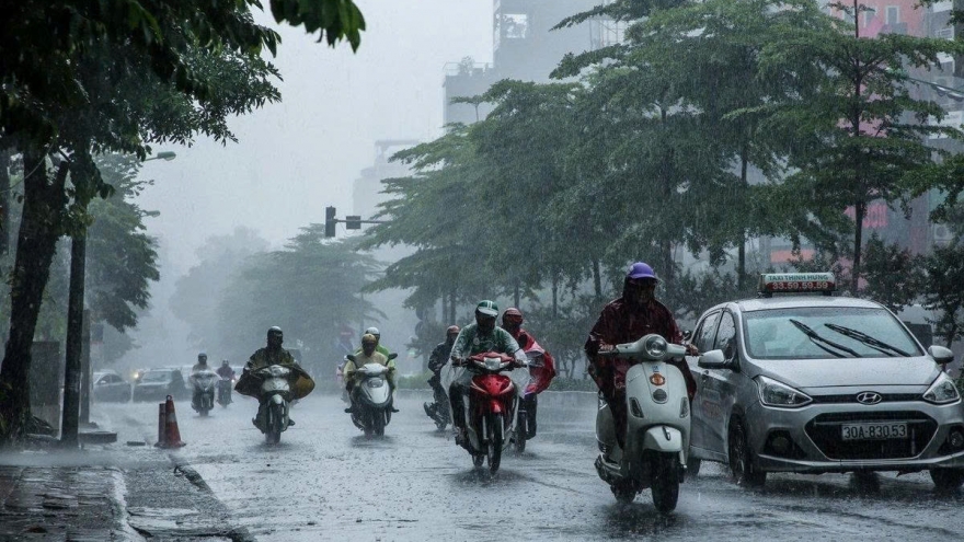 Thời tiết hôm nay 9/6: Bắc Bộ có mưa dông, Trung Bộ nắng nóng