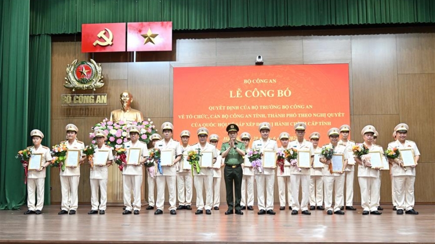 Bộ trưởng Bộ Công an trao quyết định cho 34 giám đốc công an các tỉnh thành