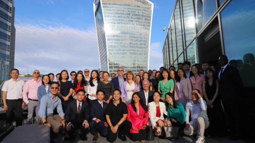 Newly-established association hoped to boost Vietnam-UK financial ties