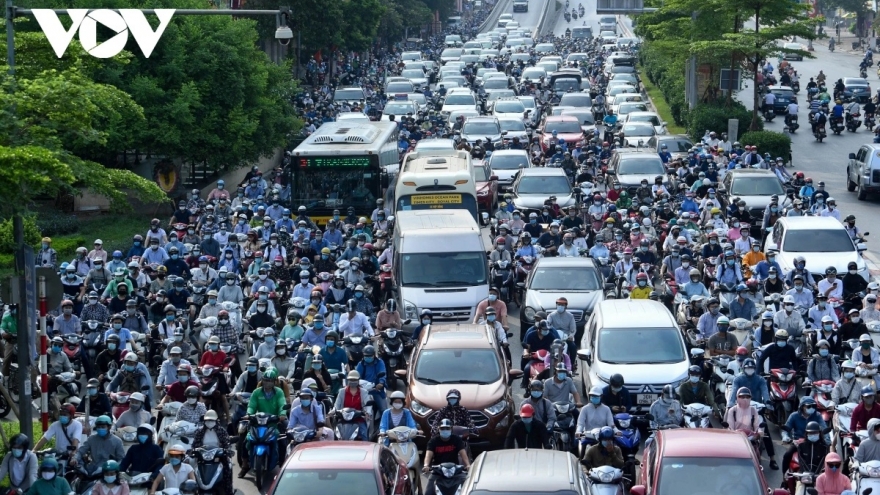 Hà Nội nghiên cứu tăng lệ phí trước bạ, phí biển số ô tô, xe máy chạy xăng, dầu