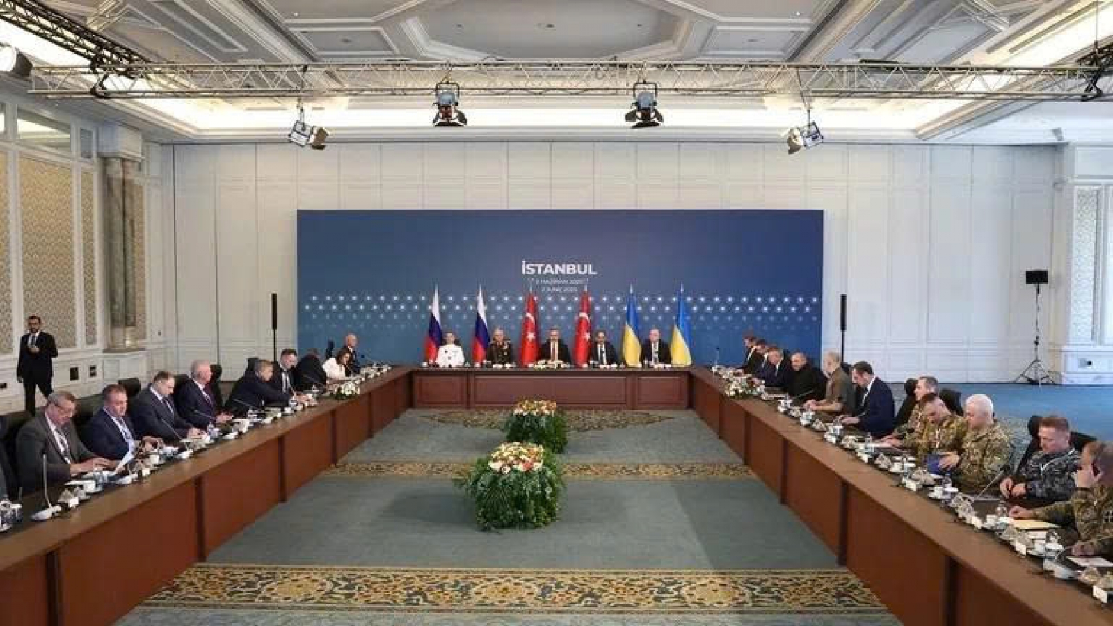 Nga và Ukraine thống nhất trao đổi tù nhân, đề xuất ngừng bắn nhân đạo