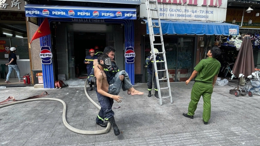 Công an TP.HCM kịp thời cứu thoát nhiều người bị kẹt trong đám cháy﻿