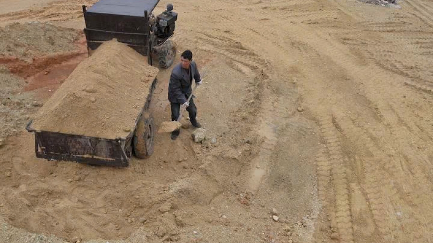 Trung Quốc hạn chế xuất khẩu đất hiếm, nhiều hãng ô tô "đứng ngồi không yên"