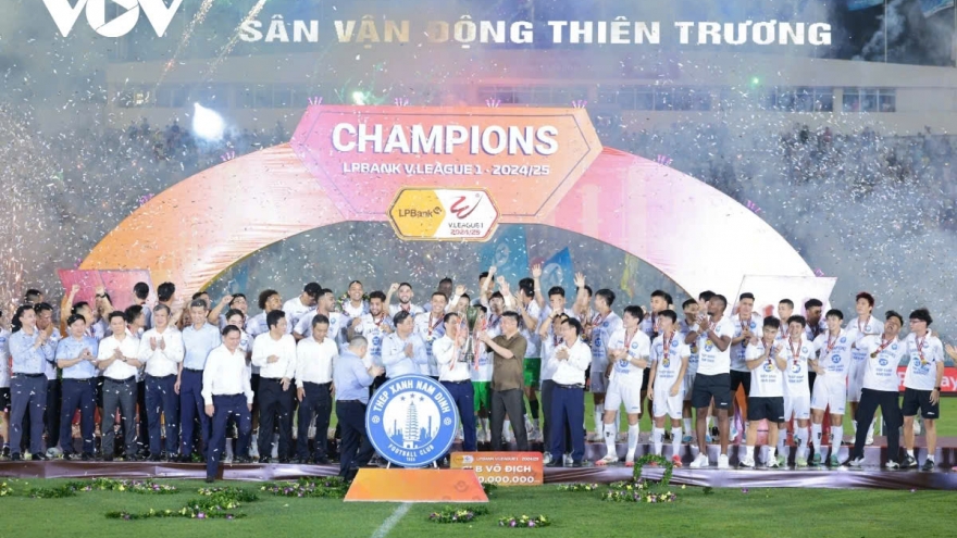 Từ sân khấu đến sân cỏ, Nam Định bứt phá nửa đầu 2025