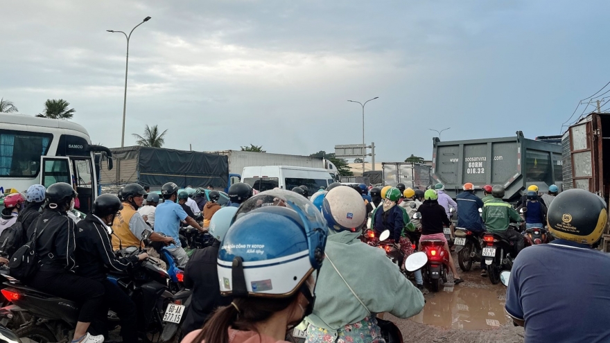 Ùn tắc nghiêm trọng trên Quốc lộ 51 qua Đồng Nai do thu hẹp làn cao tốc