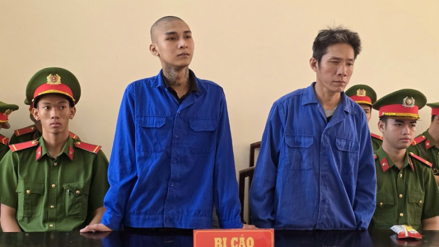 2 cha con rủ nhau giết người sau cuộc nhậu, cùng lãnh án 26 năm tù