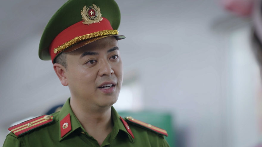 Tuấn Tú mất ăn, mất ngủ khi vào vai công an xã trong "Có anh, nơi ấy bình yên"