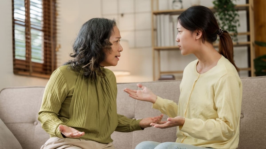 Cưới vợ cho con 4 năm nhưng con dâu không hề trò chuyện với tôi