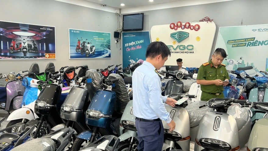 Chuyển vụ kinh doanh xe máy điện giả nhãn hiệu cho Công an Hà Nội điều tra