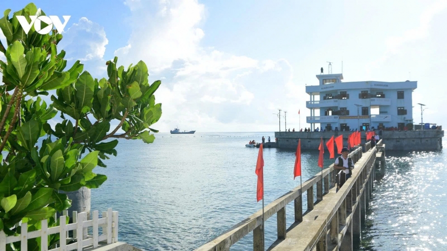 Resilient vitality of emerged and submerged features in the Spratly archipelago