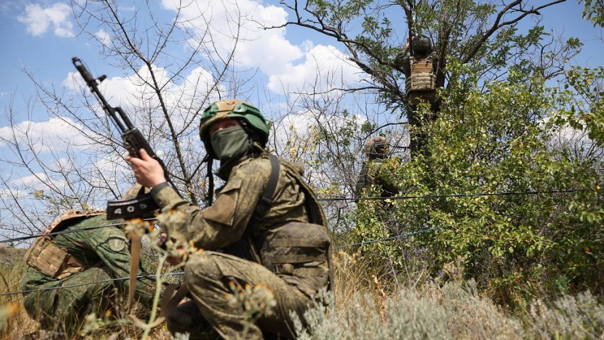 “Gậy” Mỹ, “khiên” châu Âu: Chia rẽ ngầm trong viện trợ Ukraine