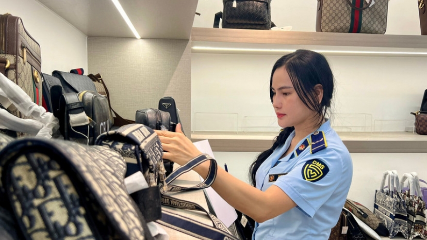Bán hàng giả nhãn hiệu nổi tiếng, chủ một cửa hàng bị phạt hơn 100 triệu đồng