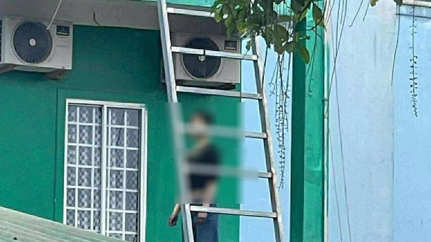 Một phụ nữ tử vong trong tư thế treo cổ tại nhà nghỉ