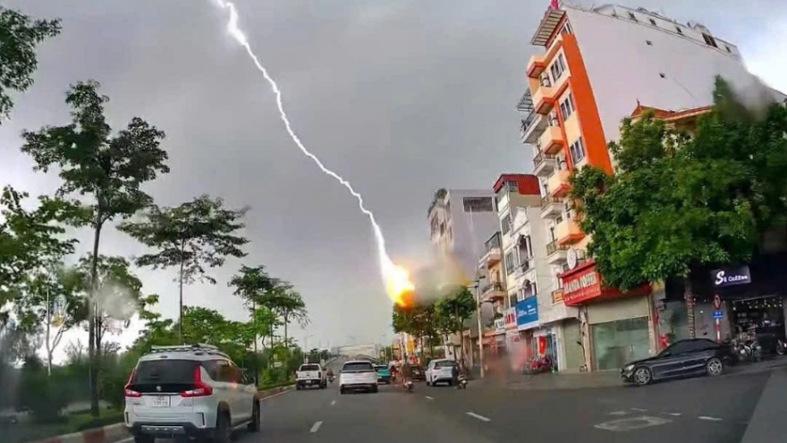 Hãy làm ngay điều này để cứu các thiết bị điện tử khi giông sét