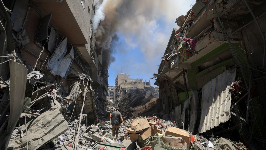 Israel không kích giết chết một gia đình ở Gaza khi đang ngủ với chiếc bụng đói